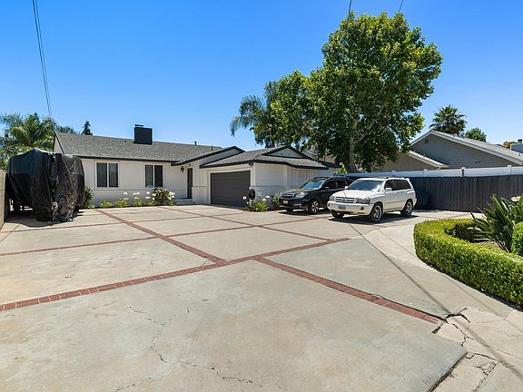 2nd image of 23036 Burbank Blvd