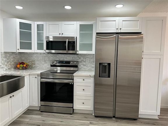 5th image of 9451 Evergreen Pl APT 405