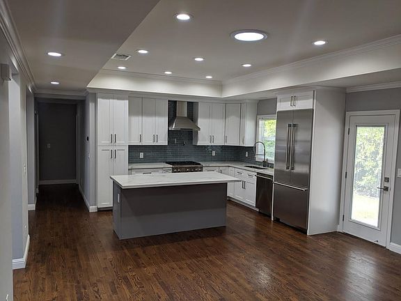 3rd image of 35 Mariposa Ave