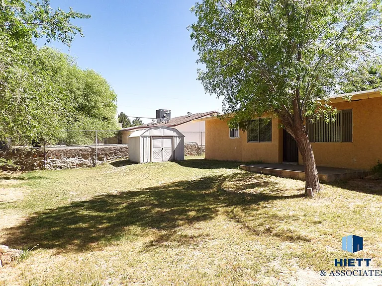 4624 Swan Dr — Photo 2