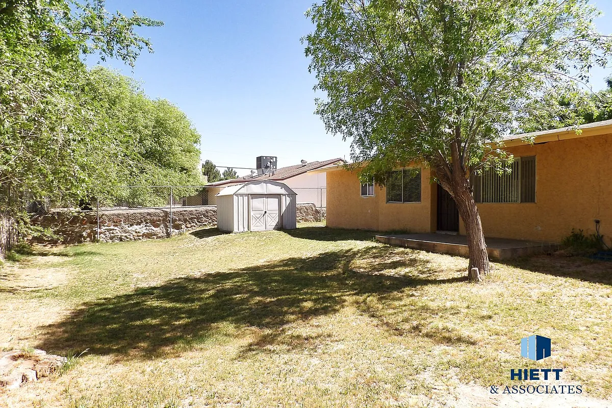Building Photo - 4624 Swan Dr