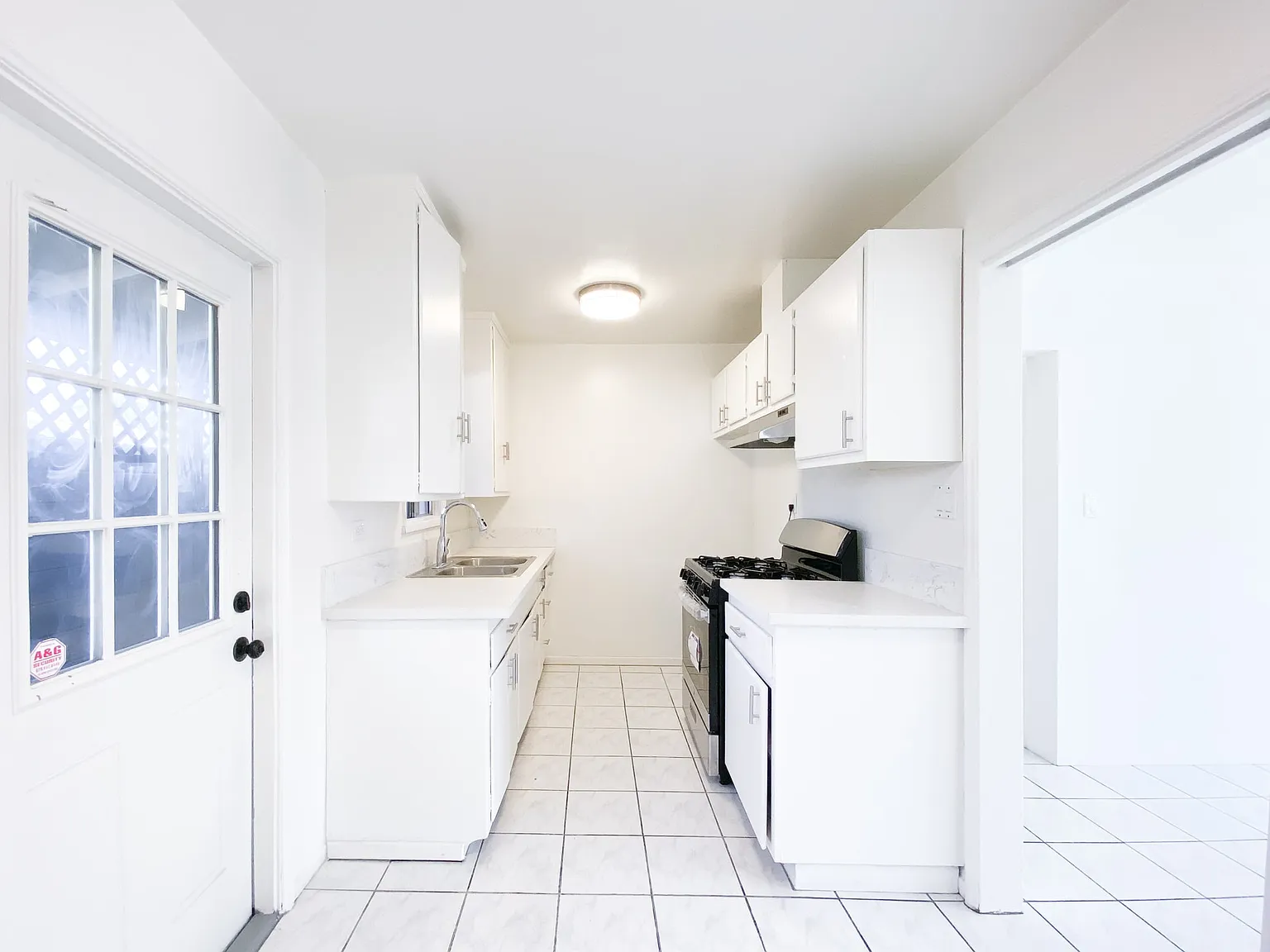 2 bed, 1000 sqft, $2,450 — Photo 3