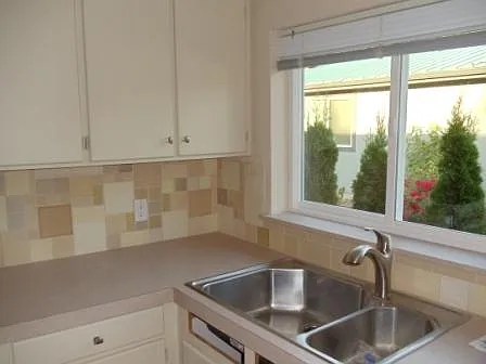 3 bed, 1080 sqft, $2,200 — Photo 3