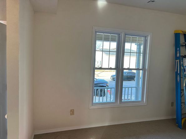 512 W Daugherty St, Webb City, MO 64870