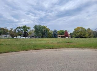 516 Clover Ct, Lake City, MN 55041