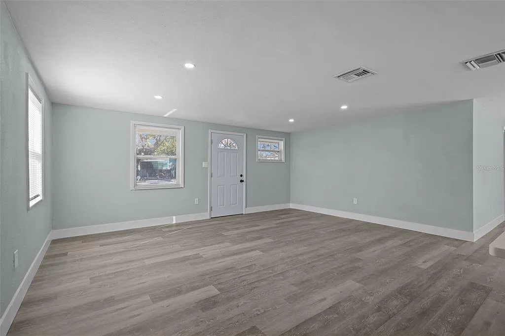 3 bed, 1.5 bath, 1344 sqft, $2,250 — Photo 3