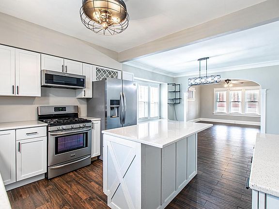 3rd image of 909 Arthur AVENUE