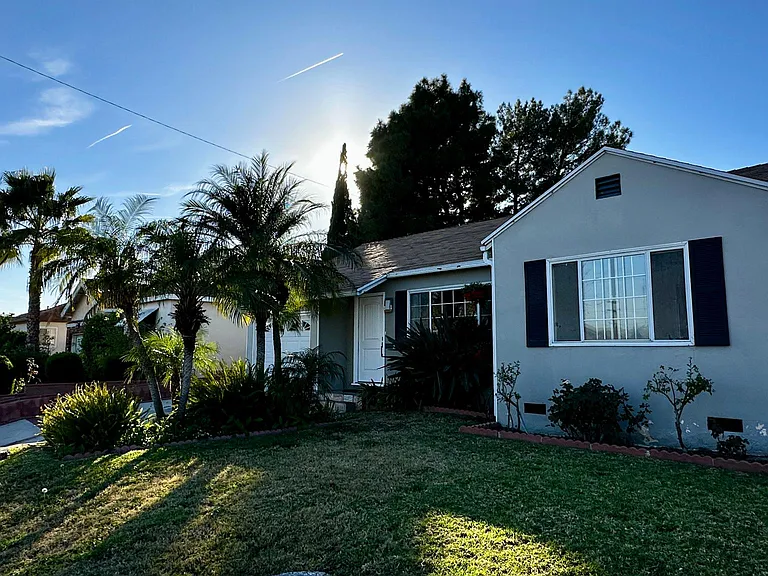 2133 N Buena Vista St — Photo 44