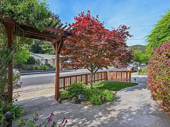 4th image of 30 Rollingwood Drive
