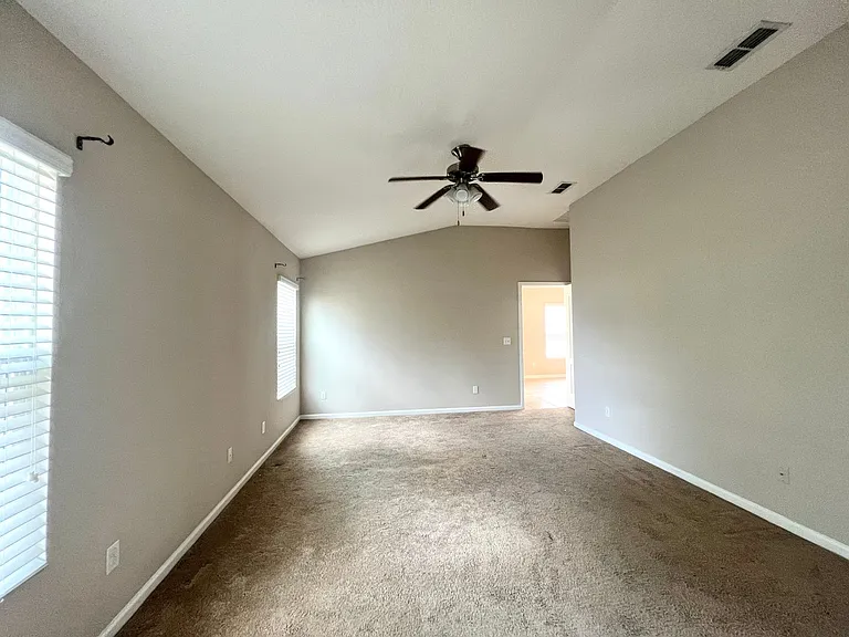 1009 Mayfair Creek Ct — Photo 10