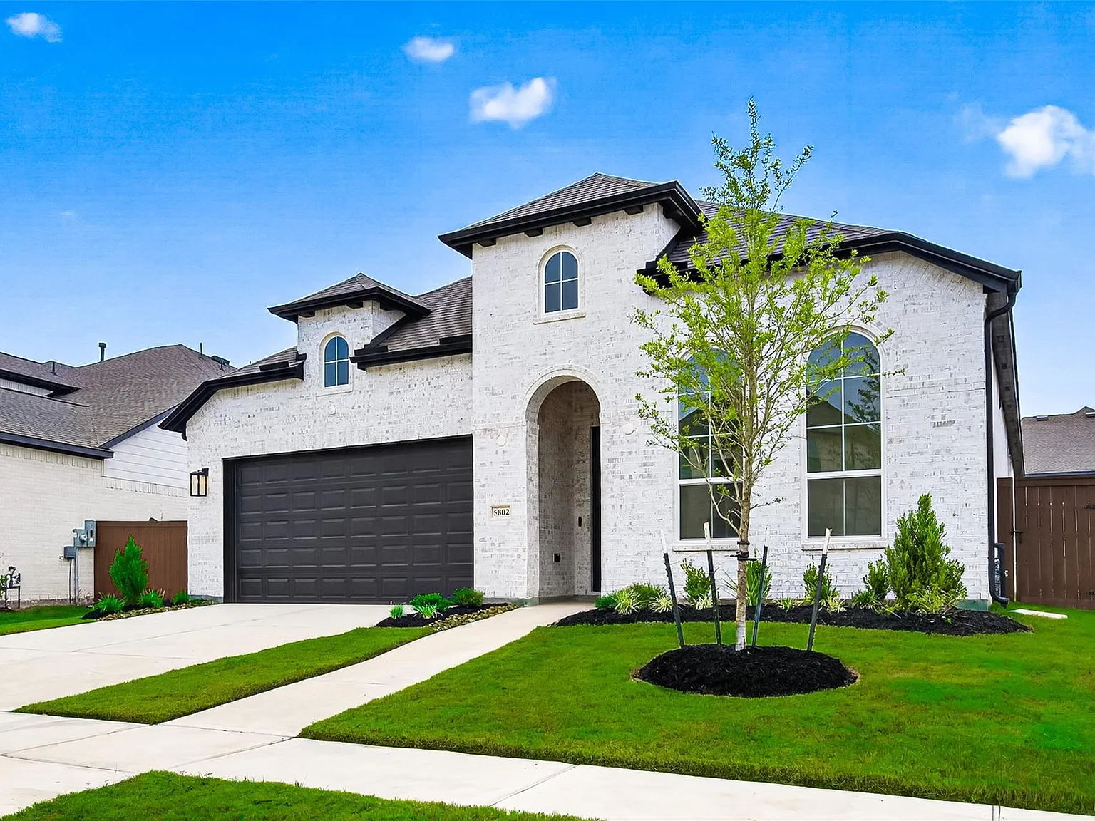 4 bed, 3.0 bath, 2530 sqft, $3,200 — Photo 2