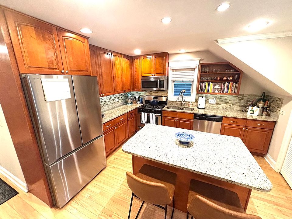 1st image of 1852 N Bissell St #1