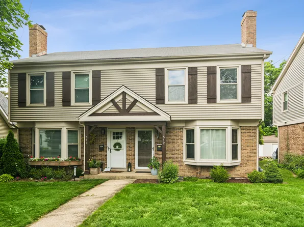 512 E Russell St, Barrington, IL 60010