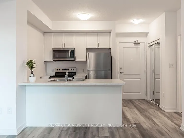470 Dundas St E #326 — Photo 5