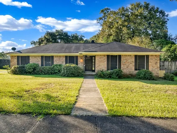 6205 Pine Needle Dr W, Mobile, AL 36609