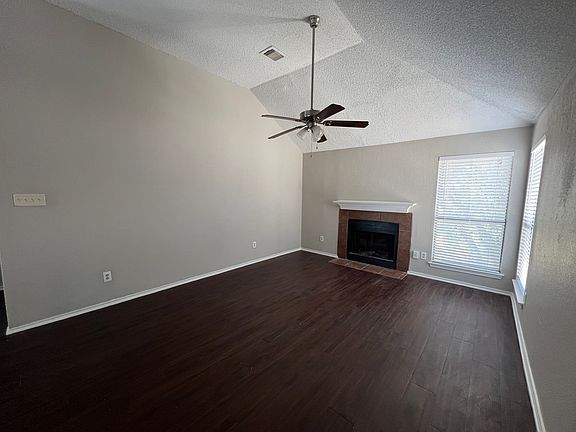 3rd image of 729 Meadowcreek Ct