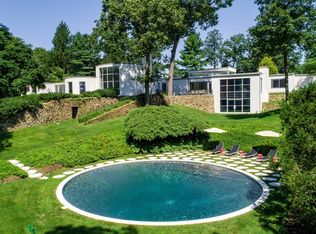 140 Round Swamp Rd, Huntington, NY 11743