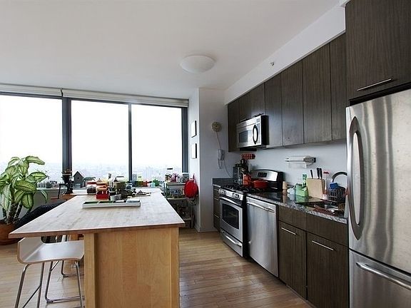2nd image of 230 Ashland Pl #19CC