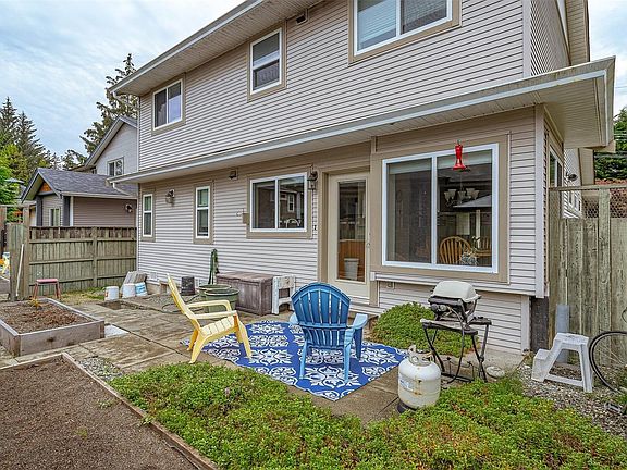 2nd image of 1914 Maple Ave S