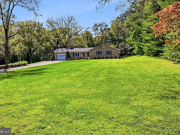 5th image of 76 Davis Ln