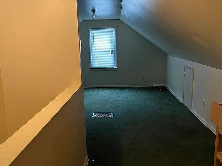 1319 Kingsley Ave — Photo 1