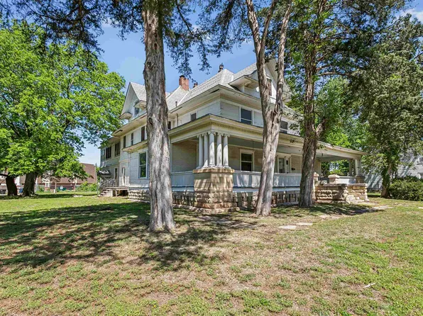 619 N Santa Fe St, Augusta, KS 67010