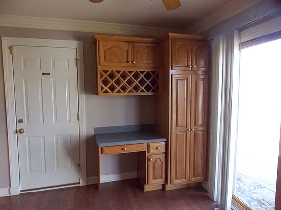3rd image of 207 Larchwood Ln