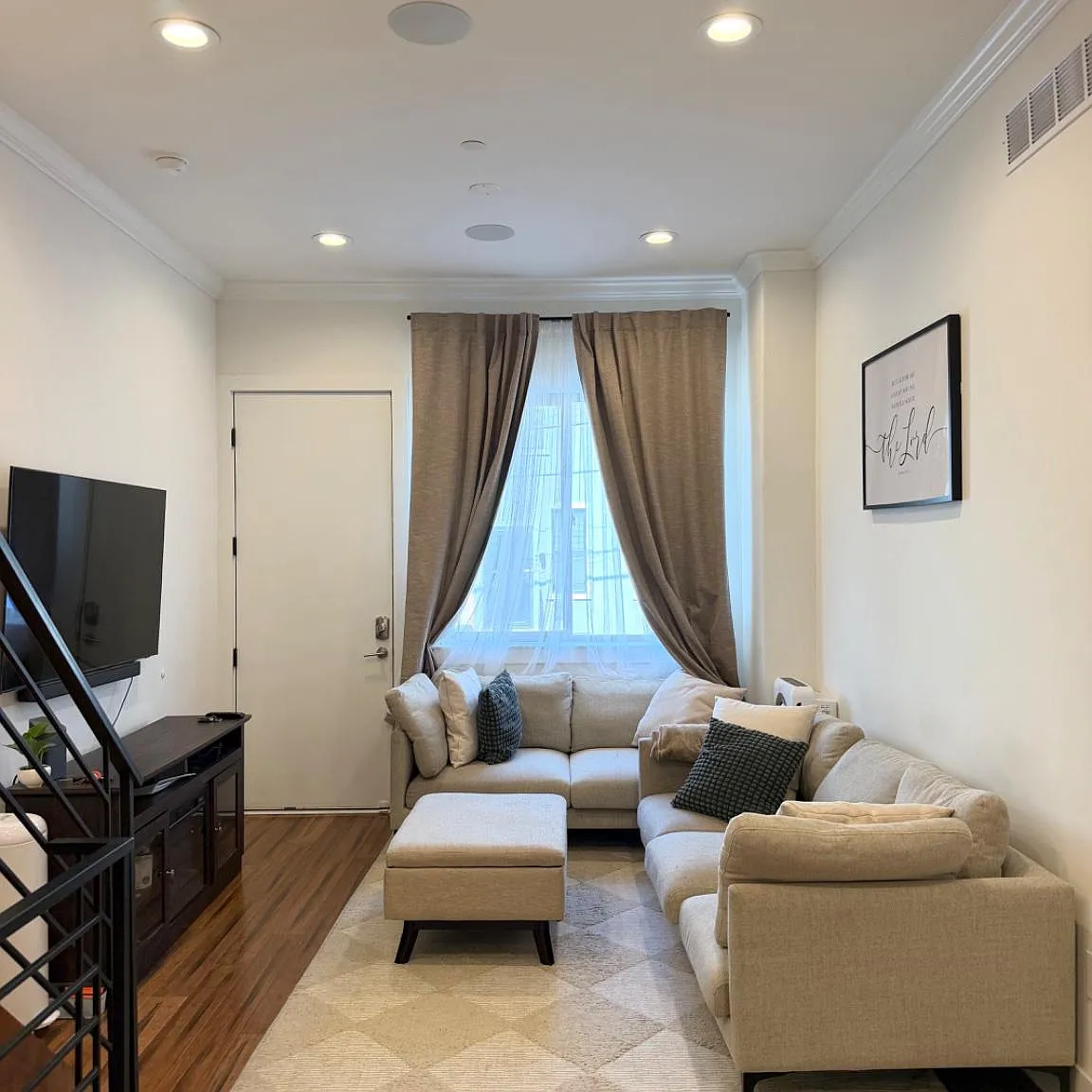 4 bed, 3.0 bath, 1364 sqft, $2,700 — Photo 3