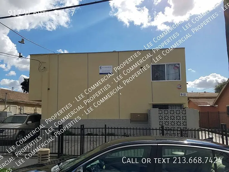 912 W 69th St #7 — Photo 10