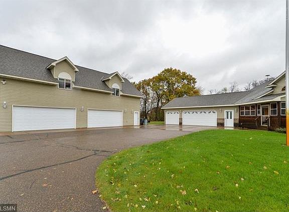 3rd image of 19703 W Tri Oak Cir NE