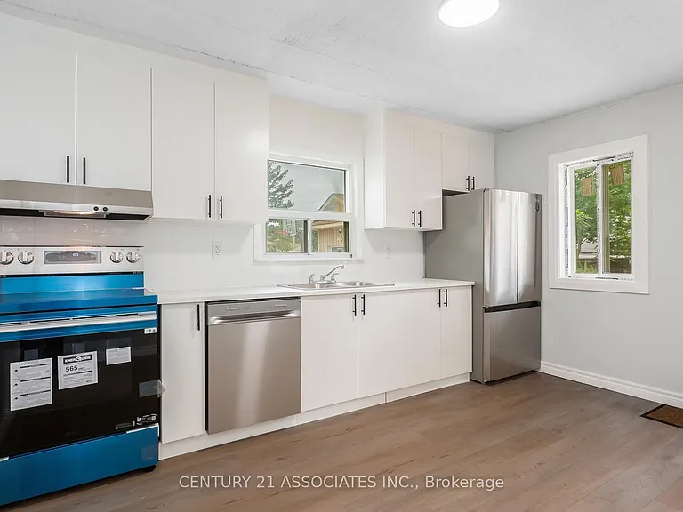 48 King St — Photo 13