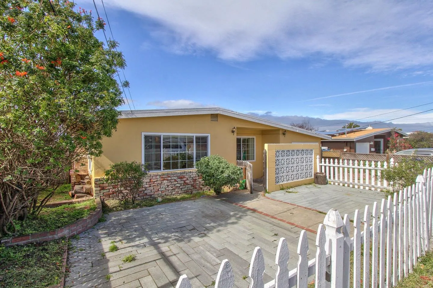 1659 Highland St photo 1