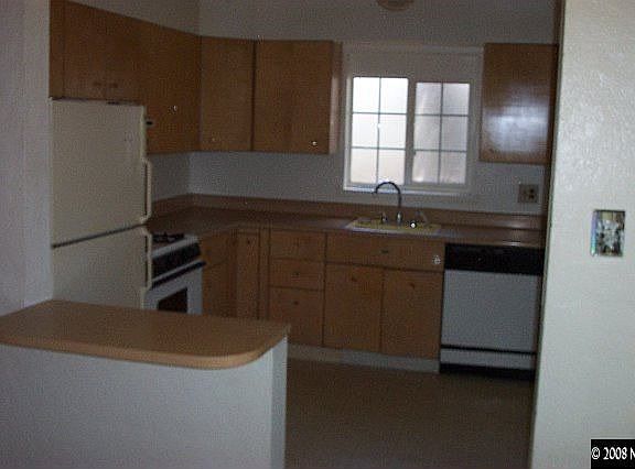 4th image of 925 Oxford Ave
