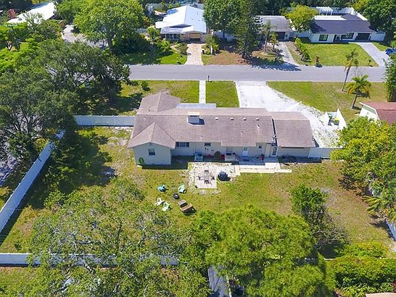 4th image of 2069 Hibiscus St