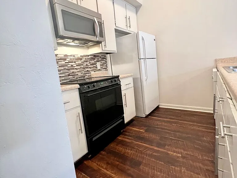 1801 Fairlane Rd — Photo 8