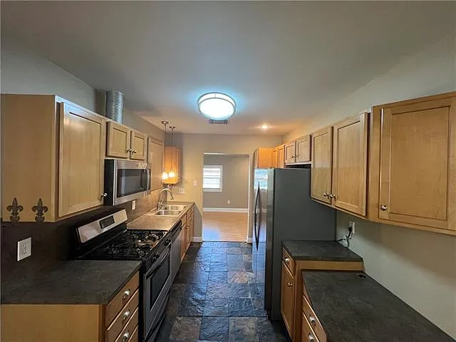 1008 Community St — Photo 7