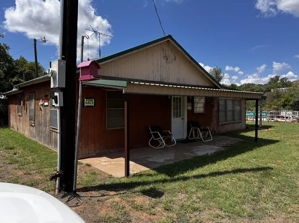 20557 E 1468th Rd, Lone Wolf, OK 73655