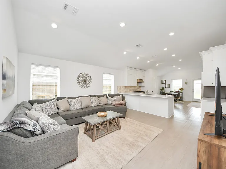 2406 Aquamarine Ln — Photo 2