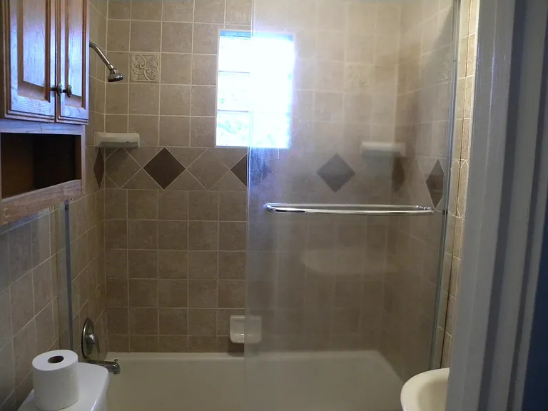2213 Carolina St — Photo 6