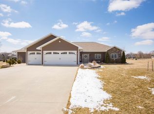 100 Wild Rose Cir, Denver, IA 50622