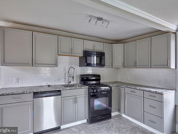 3rd image of 2264 40th St