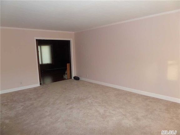 3rd image of 585 Barnard Ave