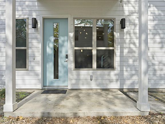 4th image of 2811 Garwood St #B