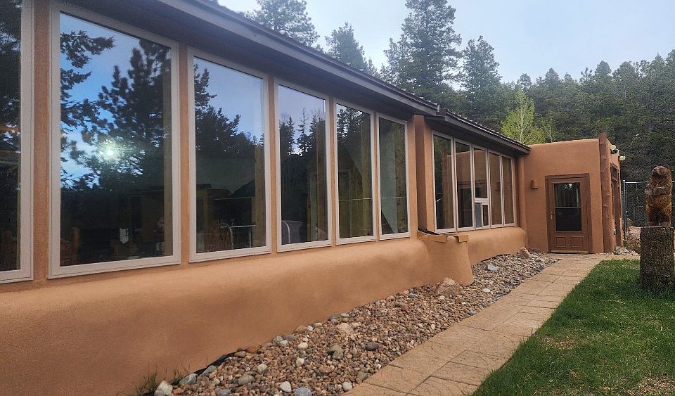 Front entrance.
Recently completely renovated.
21 windows facing Pikes Peak