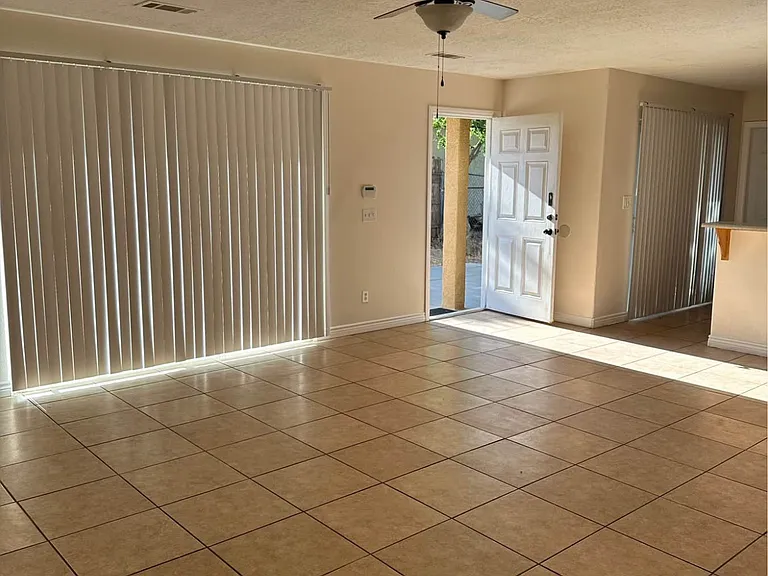 16585 Pine St — Photo 11