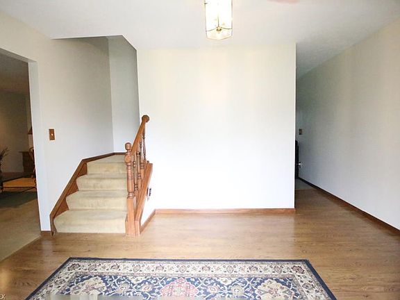 3rd image of 2911 Williamsburg Cir
