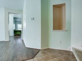 210 Colonial Ln, Euless, TX 76040