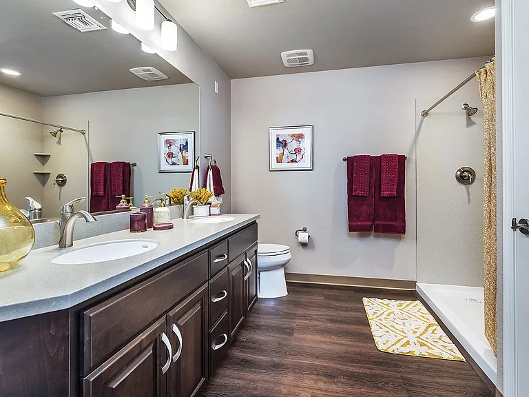 Canyon Oaks Luxury Apartments — Photo 19
