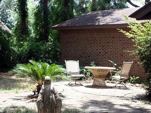 "Open Outdoor Entertaining Space "