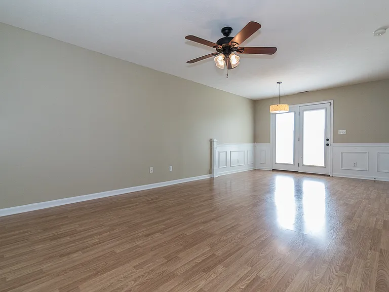 212 Applewood Ln — Photo 14